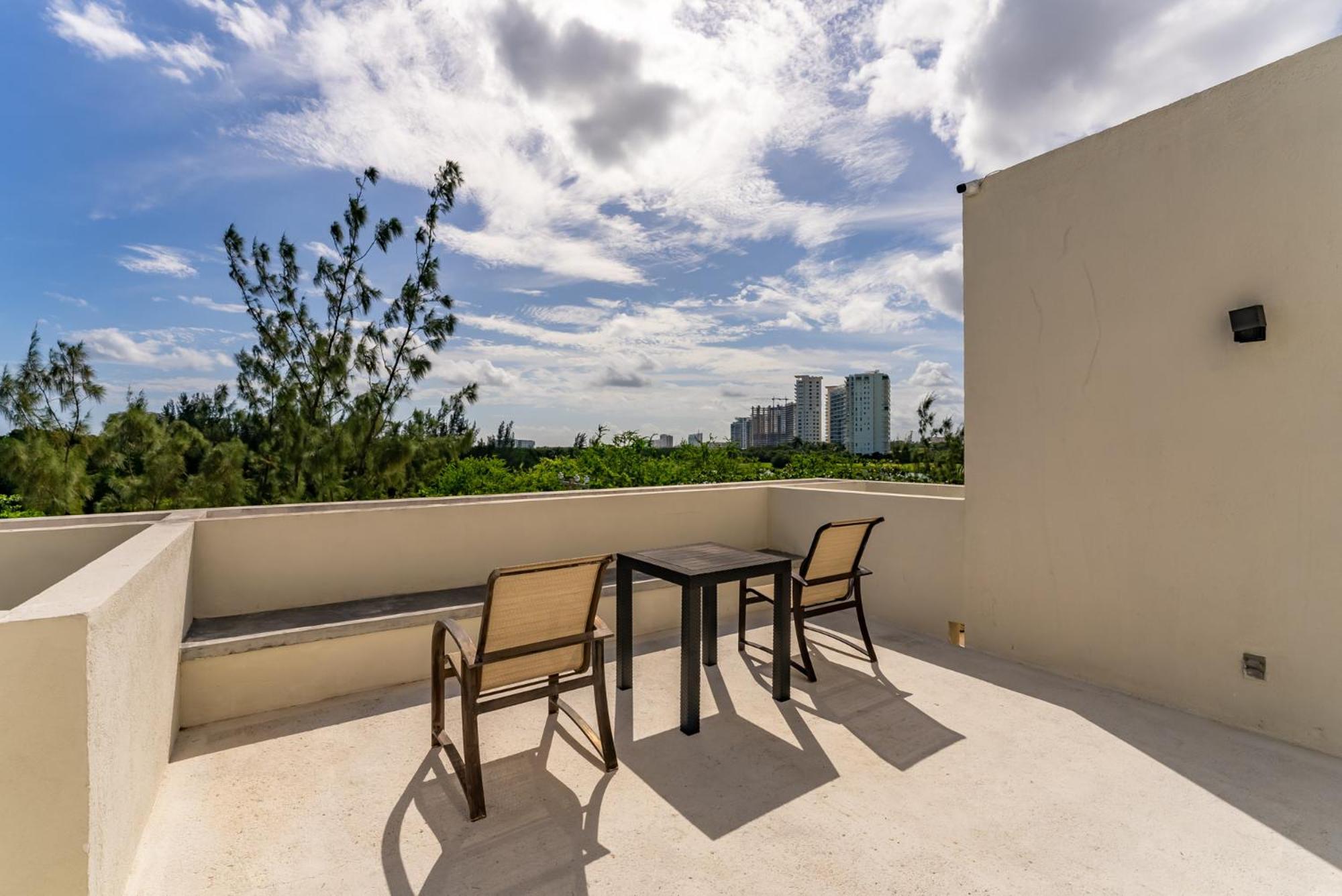 Bed Away Studios Cancun Exterior photo